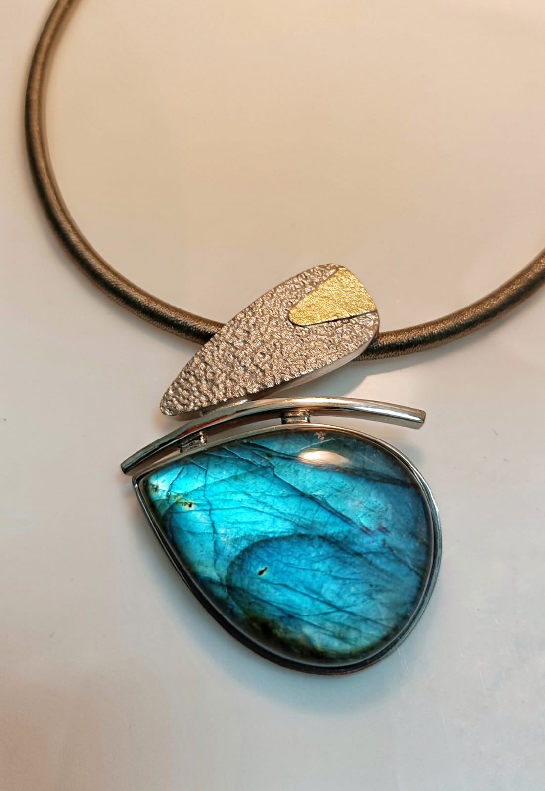 Collar con Colgante de Cristal Azul